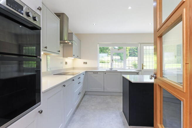 4 bed Detached Bungalow for sale Image 8