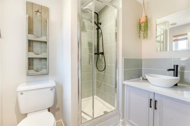 Ensuite to main