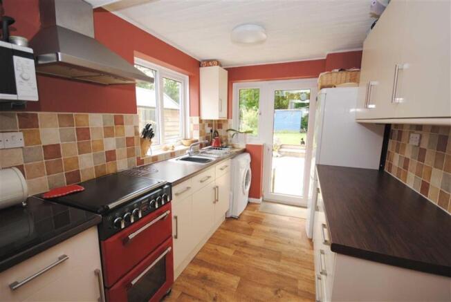FITTED KITCHEN