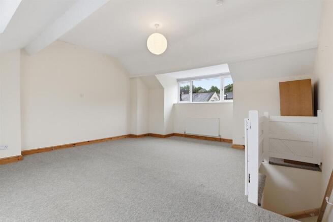 3 bed Terraced for sale Image 12