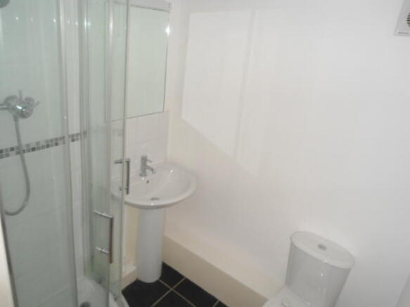 3 bed Flat Share to rent Image 7