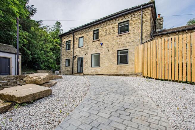 4 bed House for sale Image 5