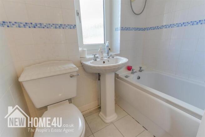 FAMILY BATHROOM: