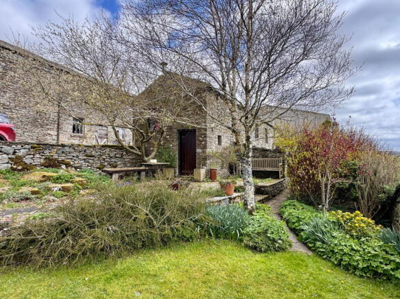 4 bed Detached for sale Image 9