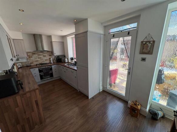 3 bed Terraced for sale Image 6