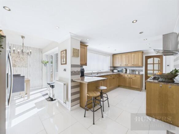 4 bed Detached for sale Image 8