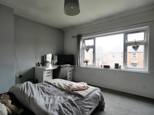4 bed Semi-Detached for sale Image 10