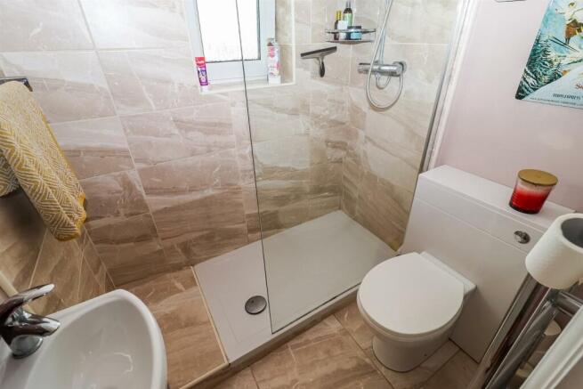 SHOWER ROOM/W.C.