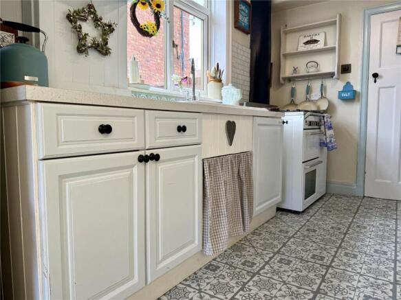 4 bed House for sale Image 4