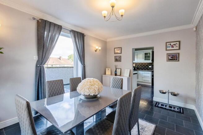 4 bed Detached for sale Image 8
