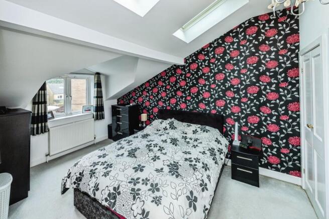 4 bed Detached for sale Image 11