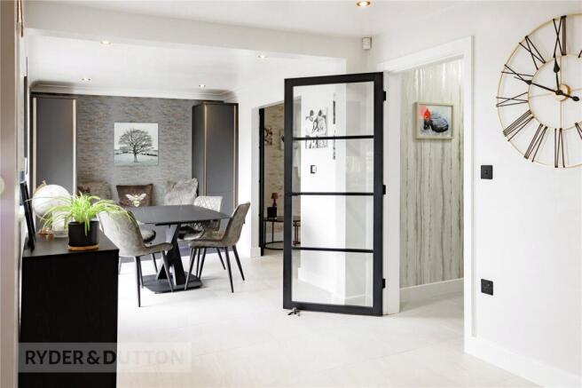 4 bed Detached for sale Image 5