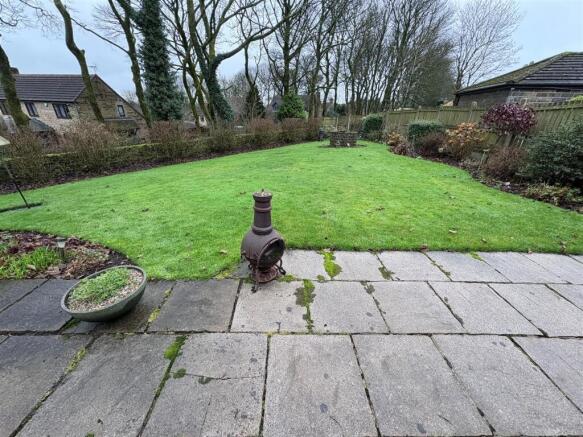 Marston Close, Queensbury photo 4