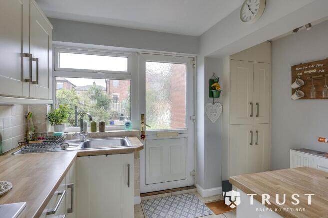 4 bed Semi-Detached for sale Image 9