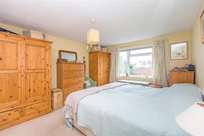 Bedroom 1.jpg