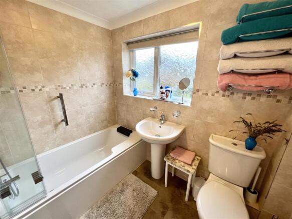FAMILY BATHROOM