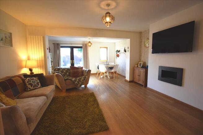 LOUGE/DINING ROOM