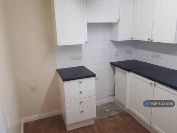 1 bed Semi-Detached to rent Image 4