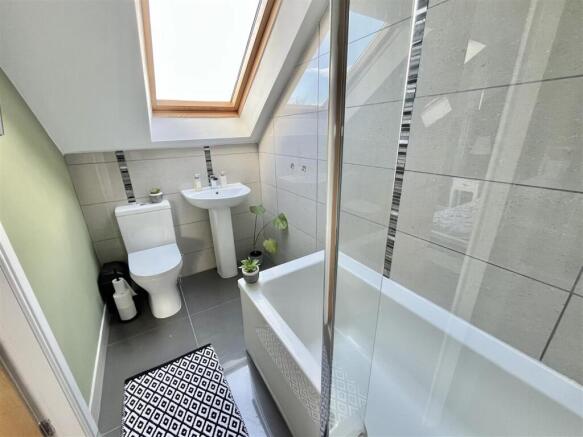 En Suite Bathroom - Bed 1