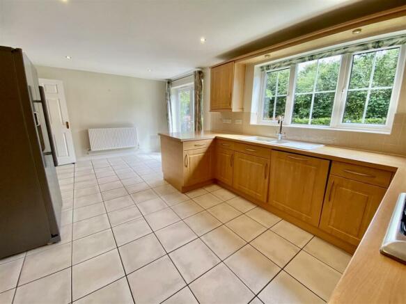 KITCHEN/BREAKFAST ROOM