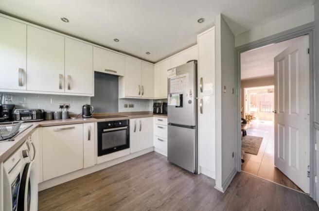 3 bed Semi-Detached for sale Image 3