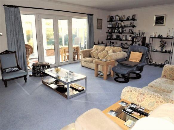 Lounge 2