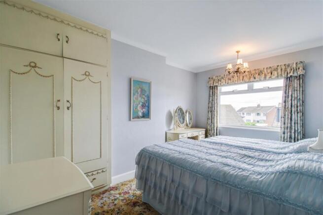 4 bed Semi-Detached for sale Image 9