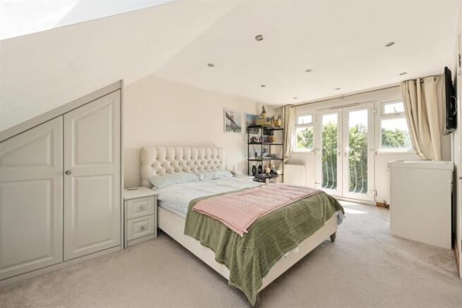 Larkswood Road, E4
