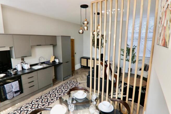 2 bed Flat to rent Image 10