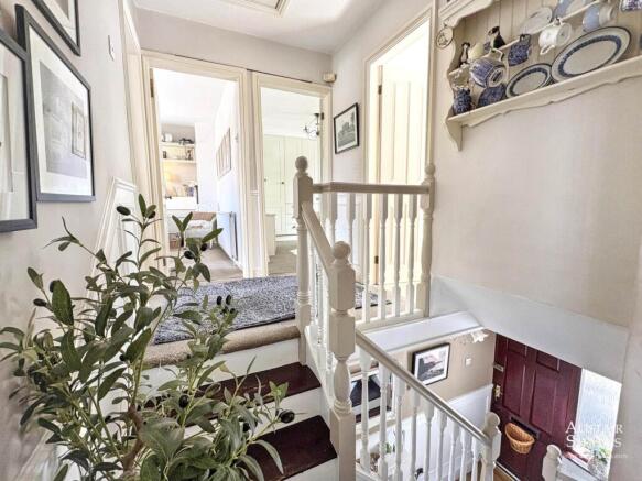 4 bed Semi-Detached for sale Image 10