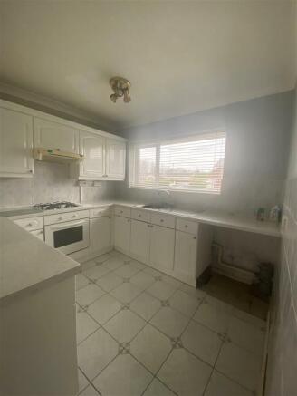 kitchen 2.jpg