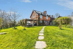 2, Graylands Farm Cottages, Langhurst Wood Road, Horsham RH12 4QD