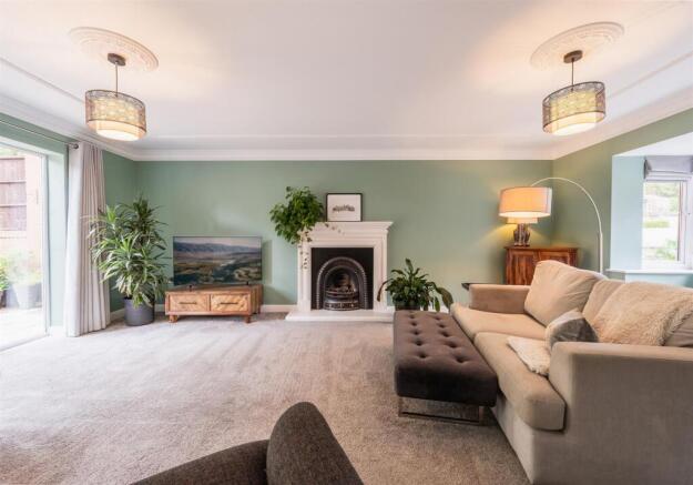 7 bed Detached for sale Image 4
