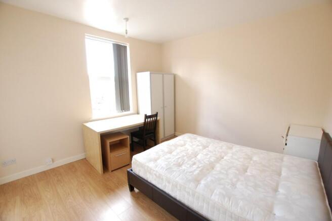 4 bed Terraced to rent Image 5