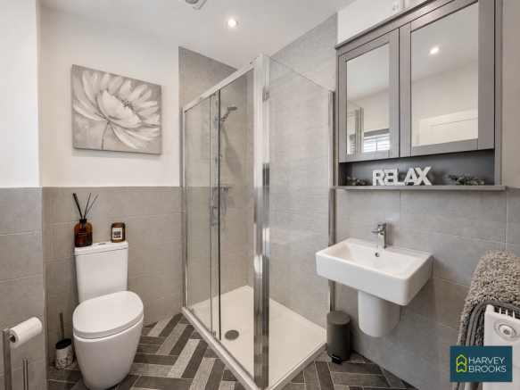 5 bed Detached for sale Image 8