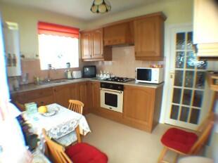 KITCHEN/BREAKFAST