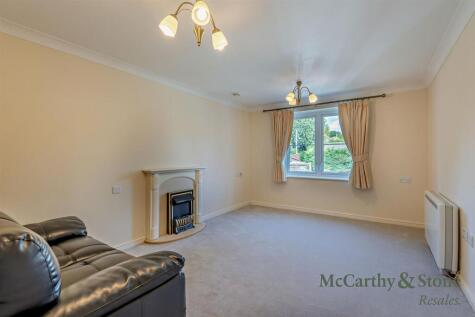 Portman Court, Grange Road, Uckfield, East Sussex, TN22 1FD