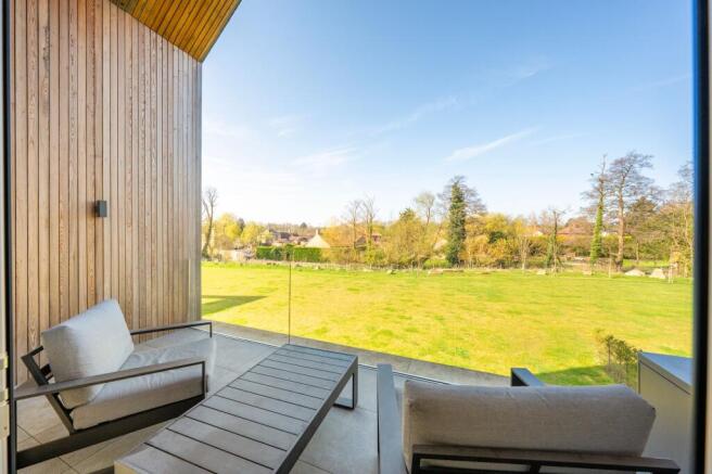 5 bed Detached for sale Image 9