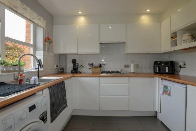 Kitchen 1.jpg