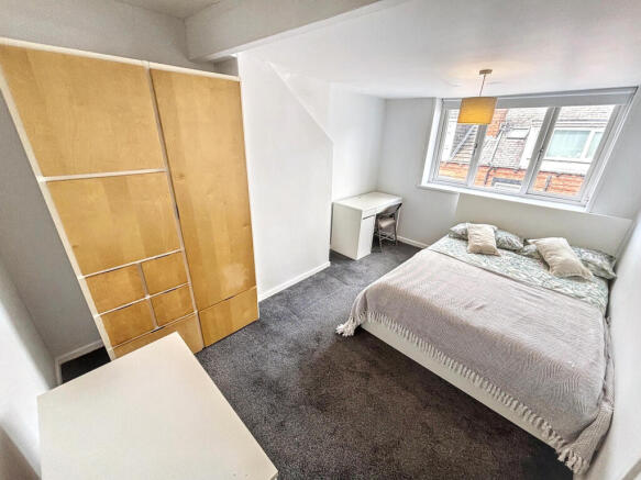3 bed Terraced to rent Image 9