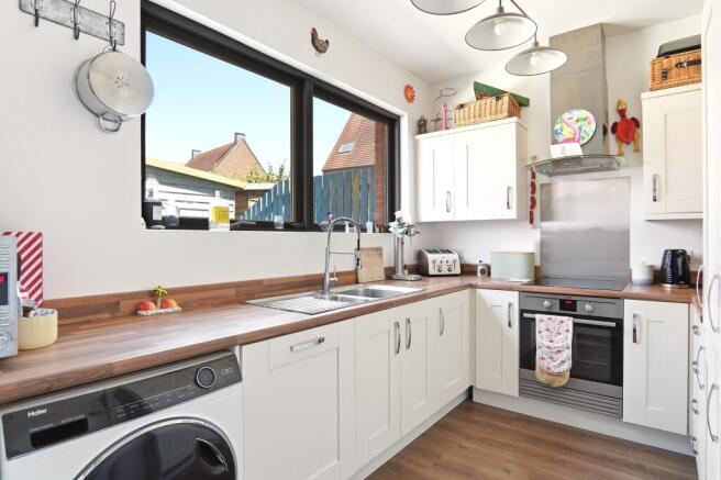 3 bed Semi-Detached for sale Image 7