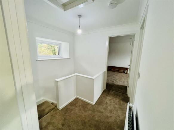 1ST FLOOR - LANDING