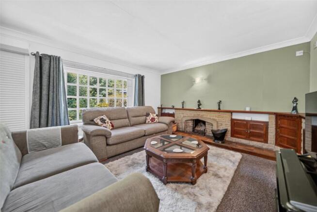 5 bed Detached for sale Image 6