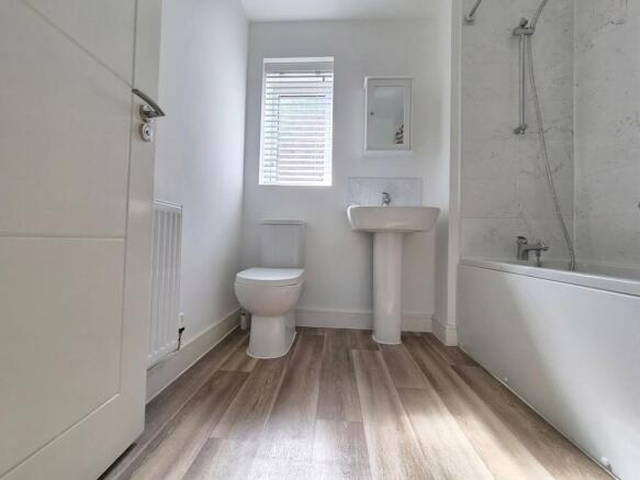4 bed Detached for sale Image 10
