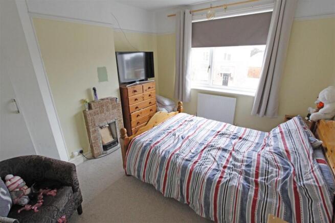 bed1.jpg