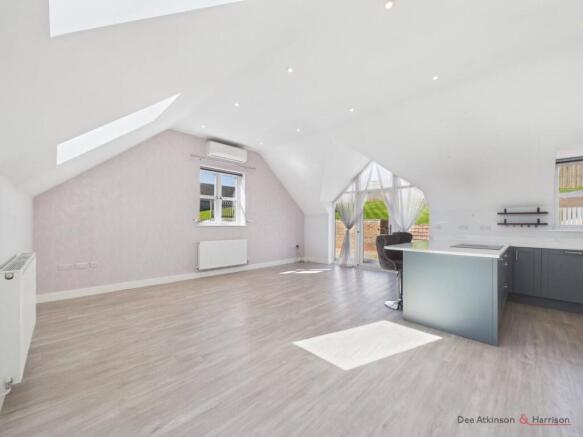 Kitchen/Dining/Lounge Area