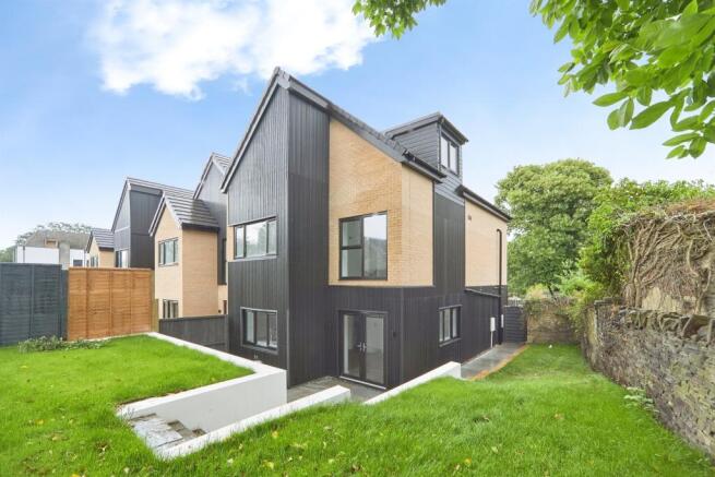 4 bed Detached for sale Image 2