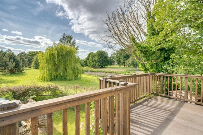 5 bed Detached for sale Image 11