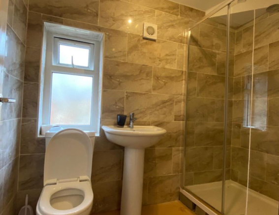 6 bed House to rent Image 11