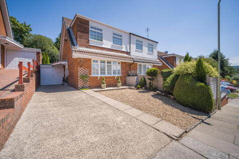 Tylcha Fach Estate, Tonyrefail, Porth, CF39 8BT